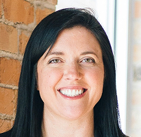 Portræt af Sophie Hartwell, chef for kundesupport og serviceteam